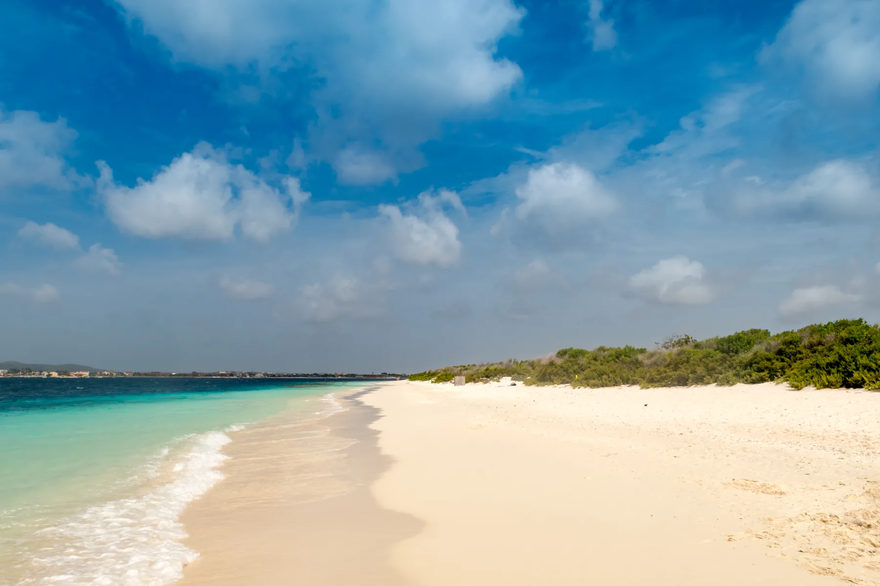 White sand and turquoise water on Klein Bonaire.