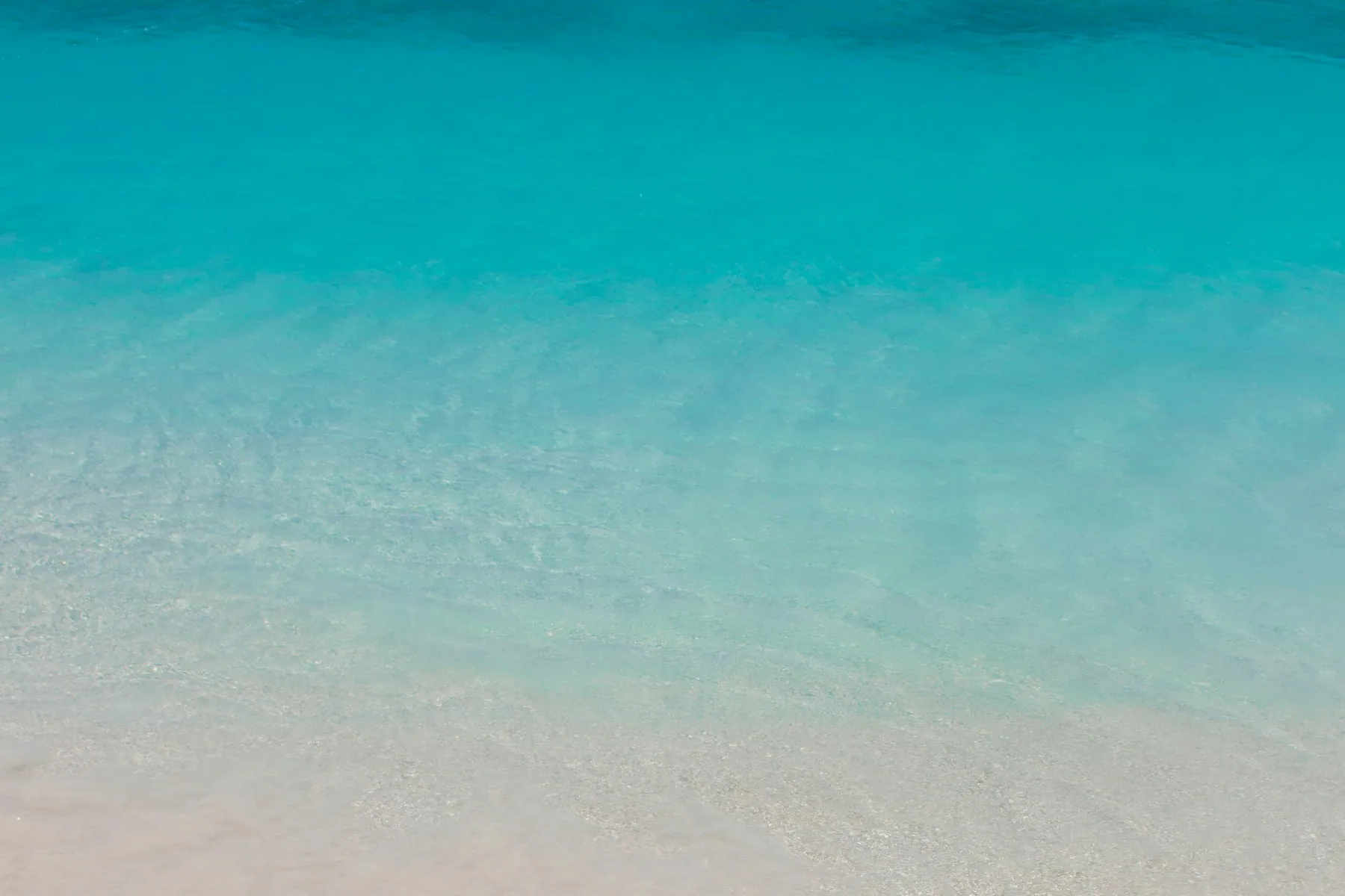 White sand beside the blue sea on Klein Curaçao
