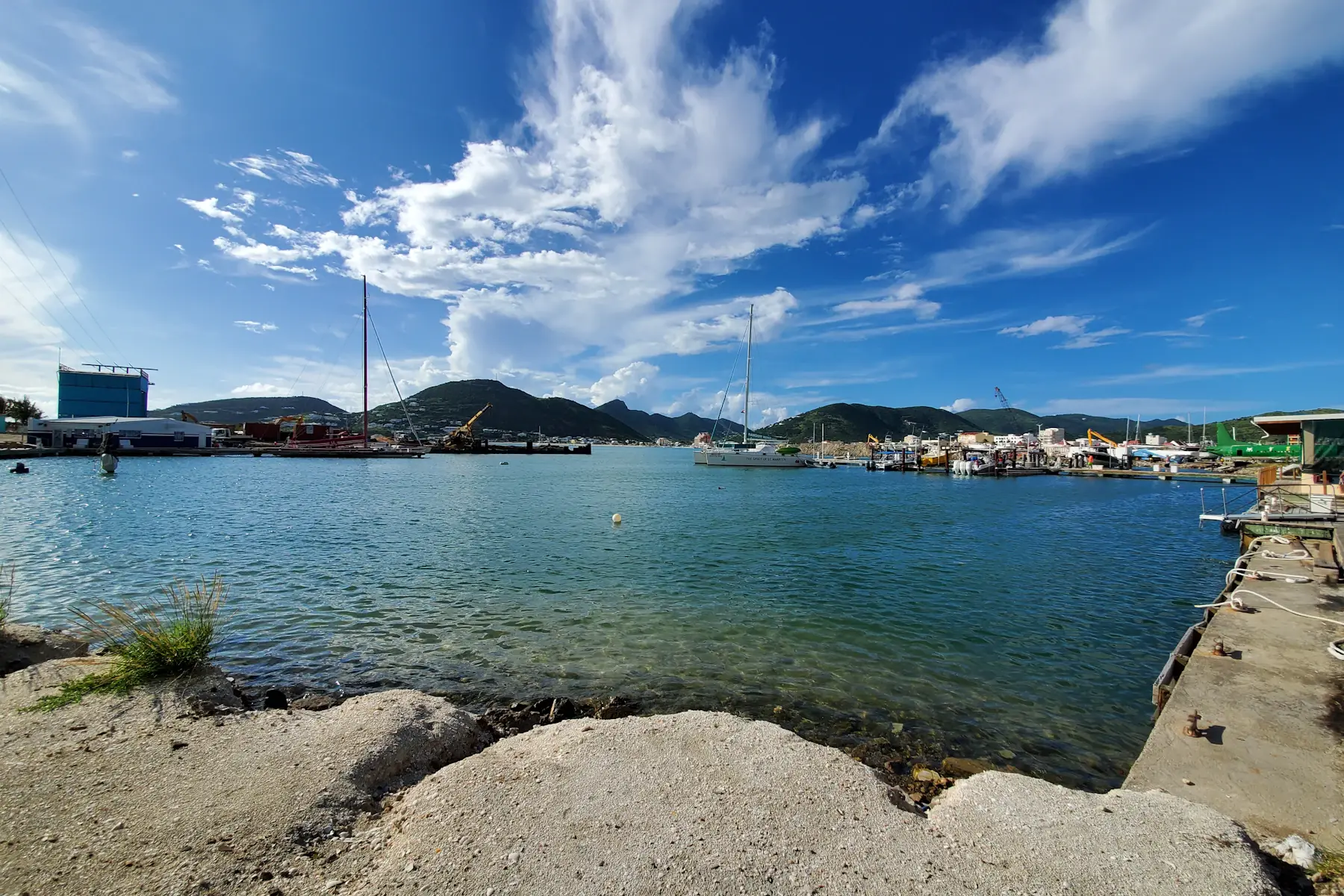 Botonan i e kant di awa bou di serunan bèrdè na Sint Maarten